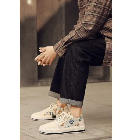 Casual Sneaker Shoes for Men Summer Breathable Lace-Up Waterproof Pointed Toe